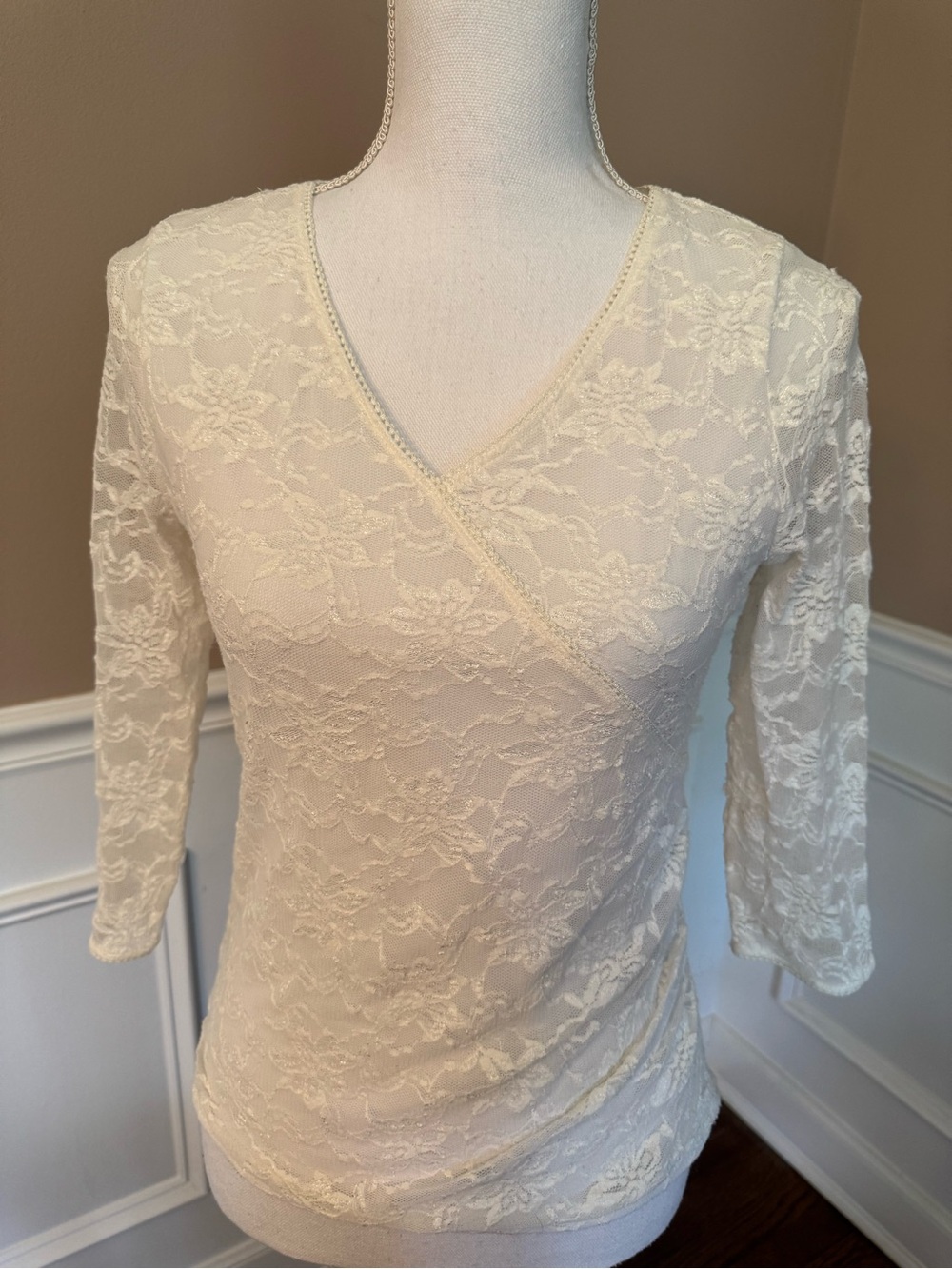 Title: Style & Co. Cream Lace V-Neck Three-Quarter Sleeve Top - Size M